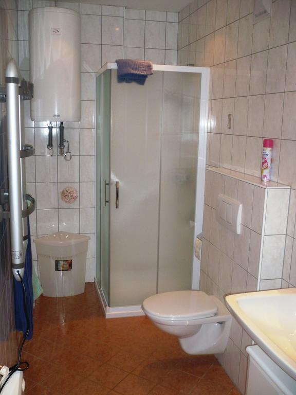 Ferienwohnungen Fryba Bad Kleinkirchheim Habitación foto